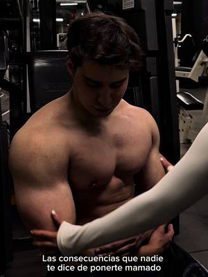 A post by @axelmguerra on TikTok caption: Wow soy un objeto 🥲 CODE: AXEL en YOUNGLA para 15% + sorteo 🎁 #gymtok #fitness #fyp #gym #aesthetic #fitnessmotivation 