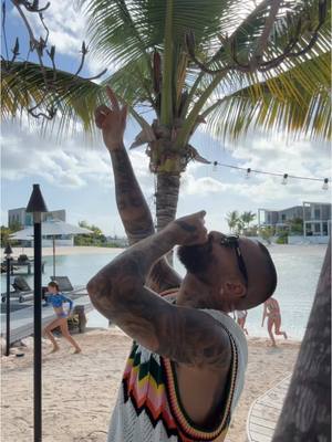 A post by @maluma on TikTok caption: En 6 días desde MEDALLO EN EL MAPA ! 