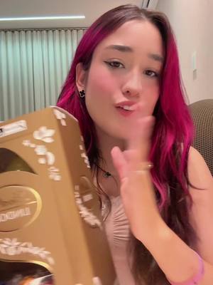 A post by @emillyvickof on TikTok caption: 🍫feliz Páscoa 🩷