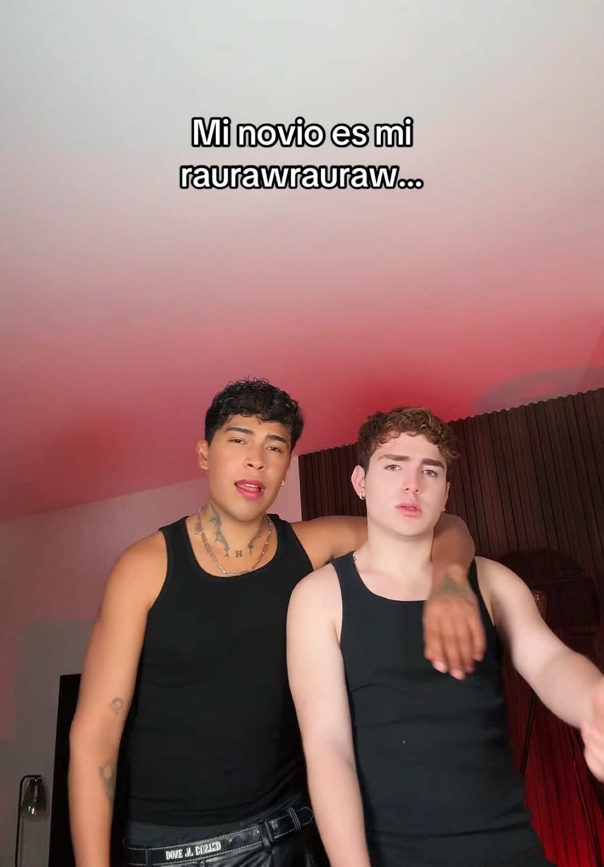 A post by @_shickoo_ on TikTok caption: Quién es tu raurawrauraw? @Daniel Loaiza🖕🏼 