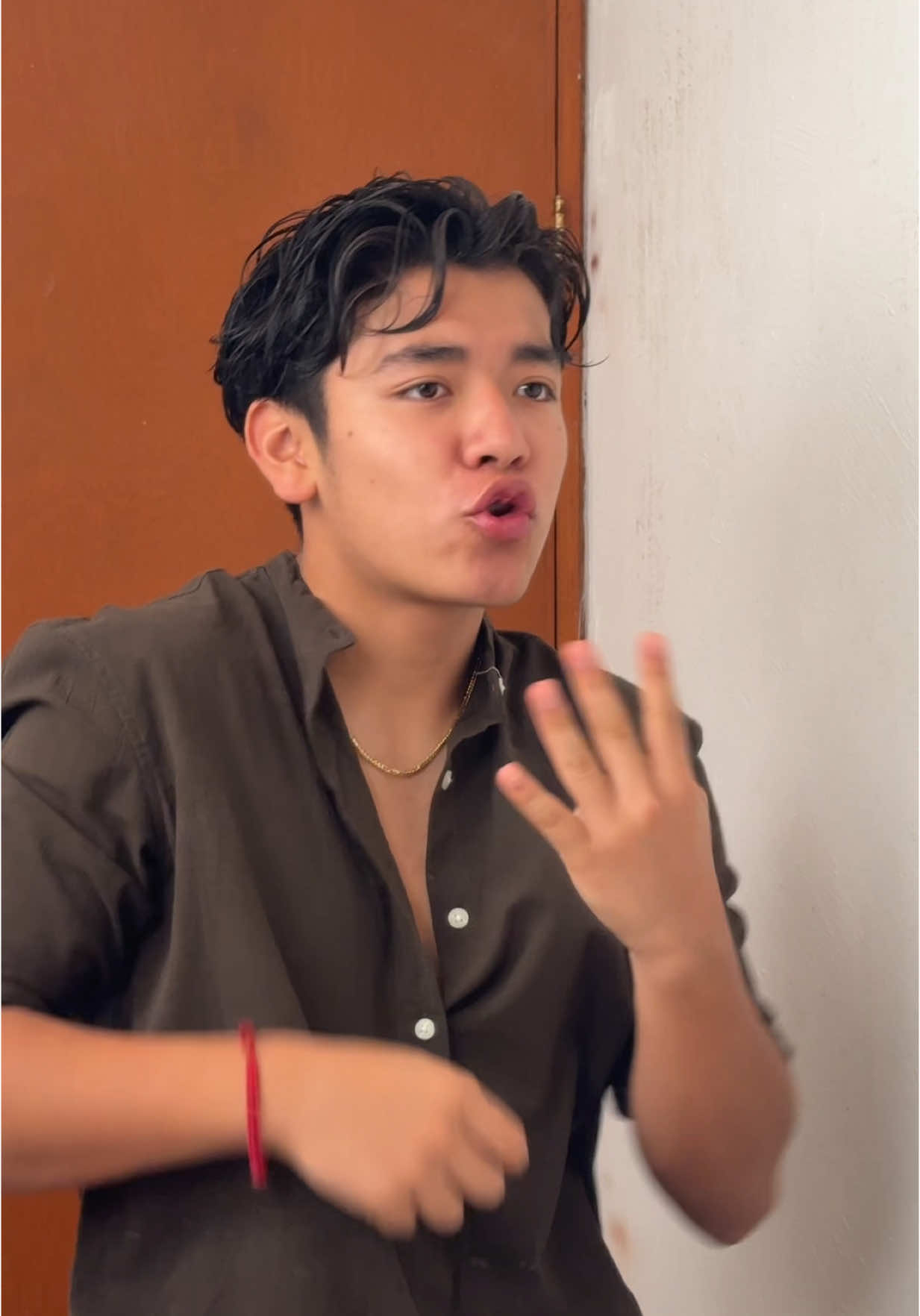 A post by @familyluigi on TikTok caption: Hoy te rompa la 🪅