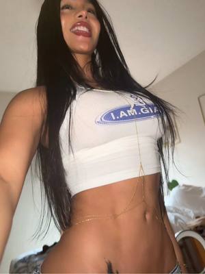 A post by @barbaramirezzz on TikTok caption: NECESITO HACERLO con mis rizossss 