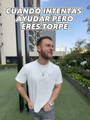 A post by @nosoychaparro on TikTok caption: Uno solo quiere ayudar 😂🫣 #comedia #humor #amigos 