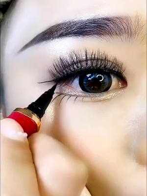 A post by @lashviewshop on TikTok caption: #eyelashes #eyelinertutorial #diylashes 