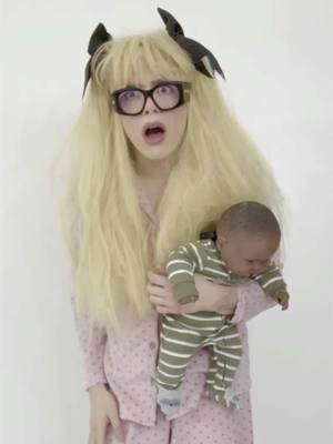 A post by @fontesjo on TikTok caption: como cuando no te bañas porque son vacaciones 👩🏻‍🦱👧🏼👶🏾
