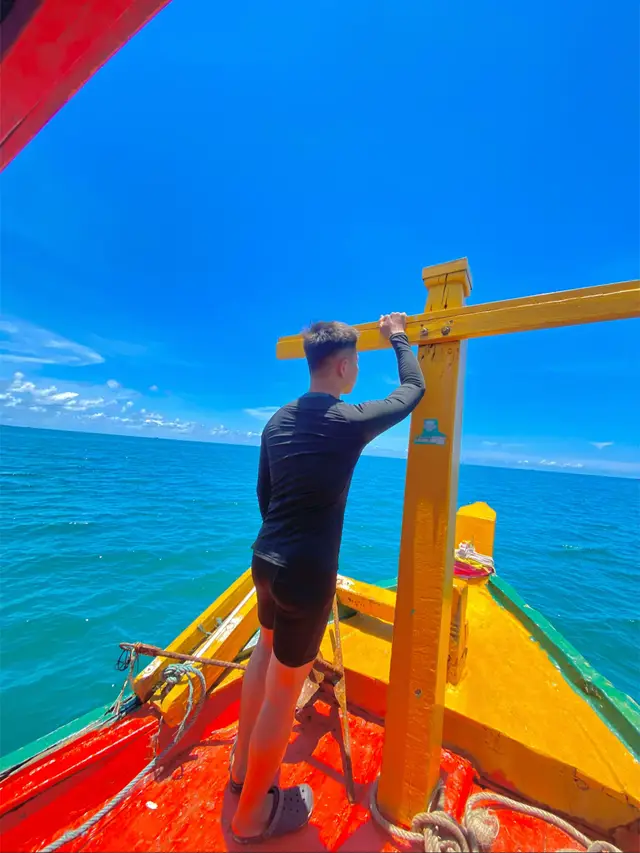 A post by @rathtontan7 on TikTok caption: 🩵 #កោះស្តេច #កោះកុង 