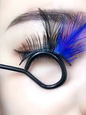 A post by @lashviewstore on TikTok caption: #lashestutorial #eyelashglue #eyelashes 