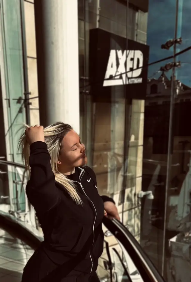 A post by @andreeajurablea on TikTok caption: #viral_video #pastefericit🥰🐰🥂 