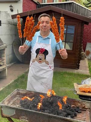 A post by @chefoktayusta on TikTok caption: Tavuk şiş kebap#🇹🇷 #oktayusta #furdich #😍😍🥰 #lekkereten #vraltiktok #enercı #👨🏻‍🍳 #tavuk#kebap#lezzet