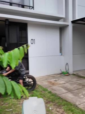 A post by @initehsalehcurik_ on TikTok caption: Emang kalimantan panas ya ges? #sarikers #fyp 