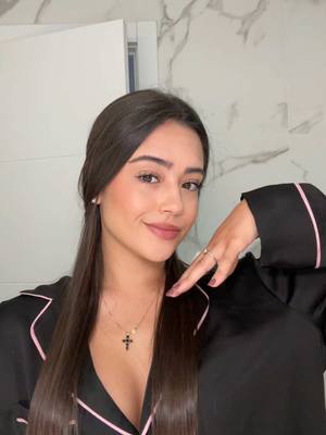 A post by @aitanacarballarr on TikTok caption: Cuando me quiero ver mas maquillada… este es mi maquillaje💓 #maquillaje #makeup #routine #blog 