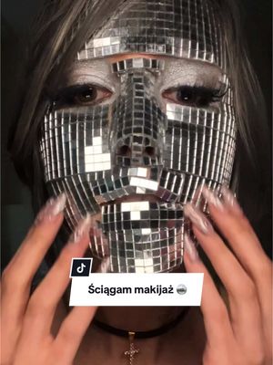 A post by @forsurprise on TikTok caption: Odpowiadanie użytkownikowi @arianka453love Było ciężko zmyć/ściągnąć ten makijaż 🪩 Kula dyskotekowa