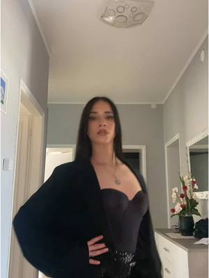 A post by @urfavbratzmora on TikTok caption: 😆 #albaniangirl #fyp #featureme 