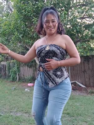 A post by @lennylaguerrera on TikTok caption: con toda la actitud bailando lindo lunes  mis amores 💕🤗#lennylaguerrera #foryou 