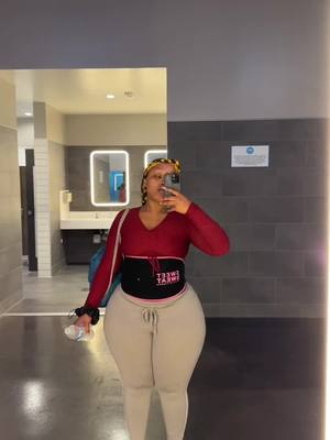 A post by @lovnia__ on TikTok caption: :) 
