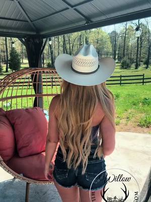 A post by @willowssecretsecond on TikTok caption: #fyp #foryou #country #countrygirl 