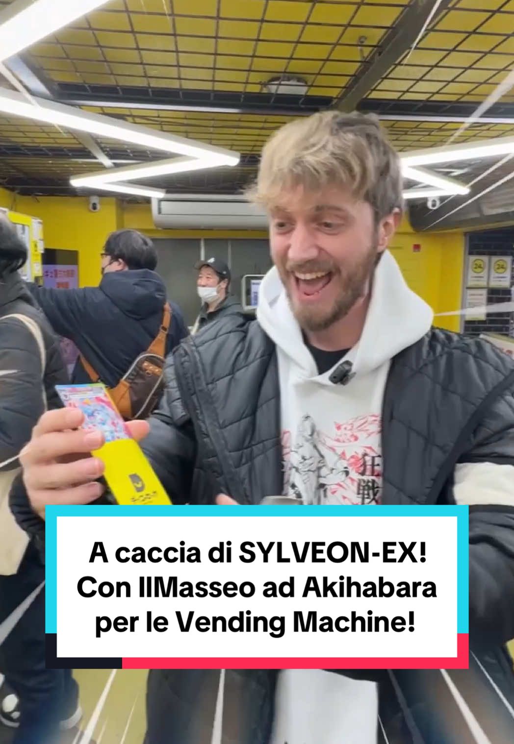 A post by @federic95ita on TikTok caption: @ilmasseo ci porta a caccia di carte Pokémon ad Akihabara, per provare le migliori Trading Card Vending Machine! #federic95ita #federicstore #pokemon #CartePokemon #PokemonIta #PokemonTCG #PokemonCards #PokemonCommunity #PokemonCollector #tokyo #japan 