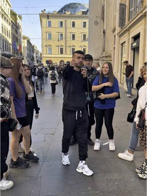 A post by @kingroma1802 on TikTok caption: Cosa passa… 🤷🏻‍♂️