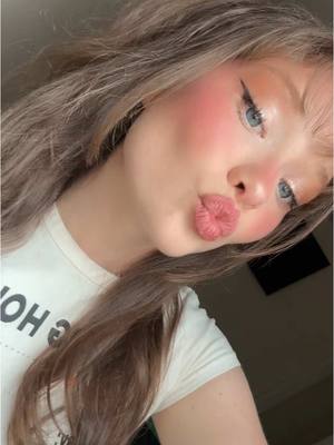 A post by @zoecolletti on TikTok caption: I’ll give 10 bucks to whoever can guess what color socks I have on😎
