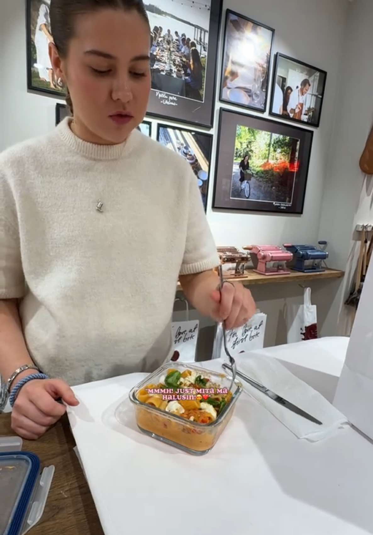 A post by @itsjabulani on TikTok caption: kelle arjen sankarille lounasta??!! Mä olin pääsiäisen mökil ja mä elin parasta elämää.
