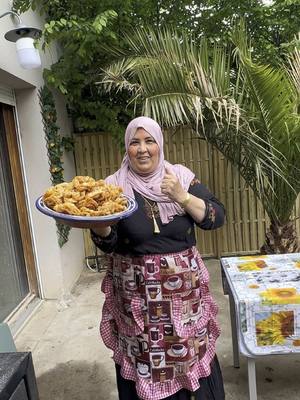 A post by @oum_jena_the_best on TikTok caption: ‏المفاجأة الكبرى قروش بمعنى كلمة#10millionadoptions 
