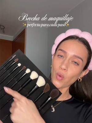 A post by @aliciarev on TikTok caption: tenéis que probar estas brochas de maquillaje porque ✨wow✨ #makeup 