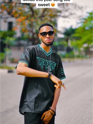 A post by @crispdal on TikTok caption: Oya o @M’kido go learn am o 😂 #crispdal 