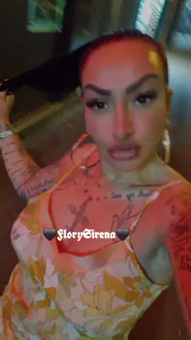A post by @florisirena88 on TikTok caption: Lasa-i puiu sa ma barfeasca pe mine ca daca vorbesc de ei..nu asculta nimeni😎💯✌️🤣❤️😘🙏🏻 #FloriSirena #viralvideotiktok #ilvreauviralll❤ #fyp #viralvideos 