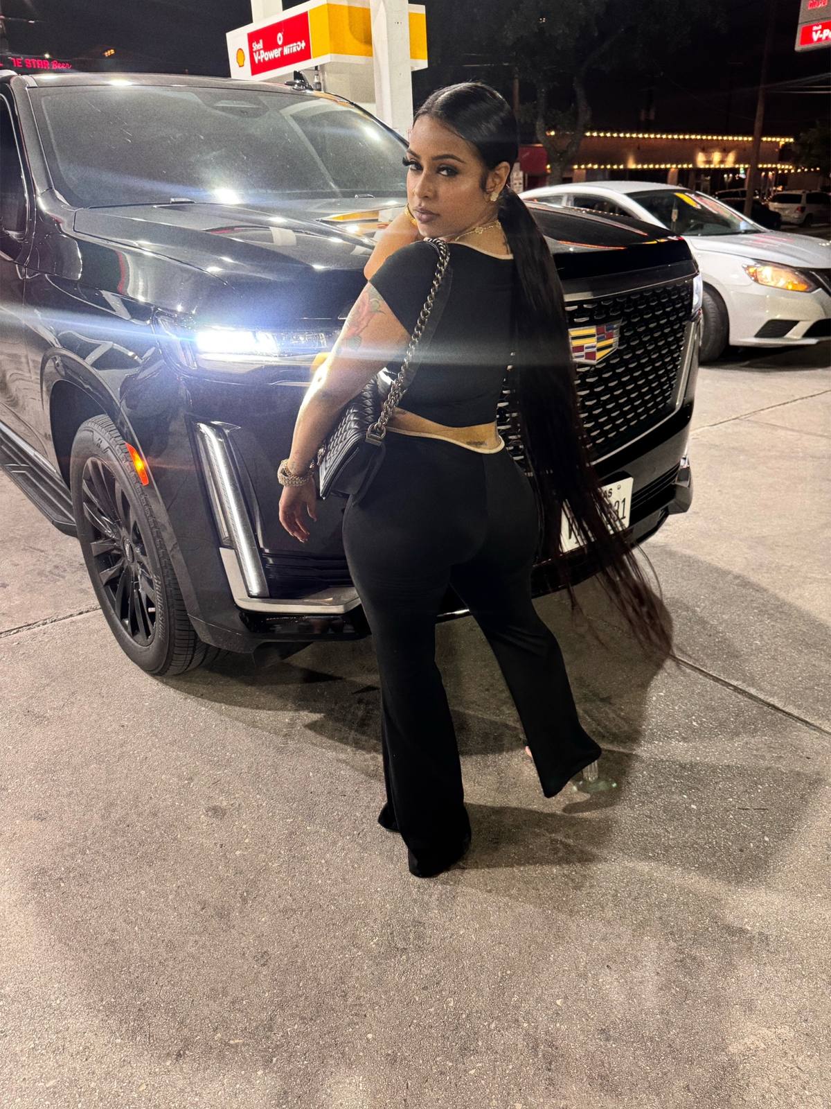 A post by @itscarmeeenn on TikTok caption: 🖤