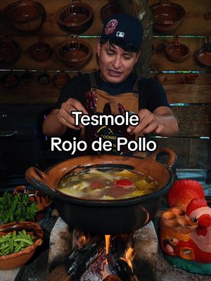 A post by @cocineroenproceso on TikTok caption: ¡Tesmole Rojo de Pollo! #yosoycocinero #recetas #recetasmexicanas #comidamexicana #recetafacil #pollo #tesmole 