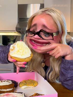 A post by @laurengodwin on TikTok caption: one word. WOWWW @Crumbl 🍪👹 check out more on my IG REELSSS🤩 #metapartner 