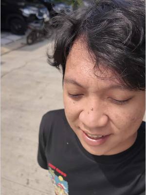 A post by @initehsalehcurik_ on TikTok caption: Si paling ngevlog emang ya #sarikers #fyp 