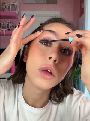 A post by @federica.scagnetti on TikTok caption: ma le mie ciglia nell’ultimo periodo 🥹😍
