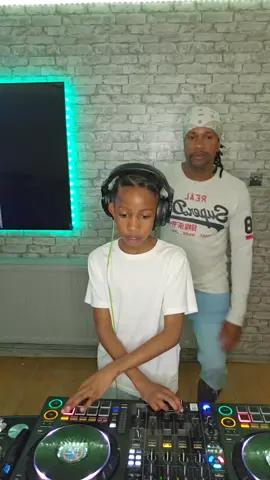 A post by @wheelyhyp on TikTok caption: #LIVEhighlights #TikTokLIVE #LIVE RICKAI BAD EE