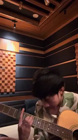 A post by @limtichmengofficail on TikTok caption: អូនសុំបែកបងមានបានបែកតាមអូនណា 😂🌹❤️
