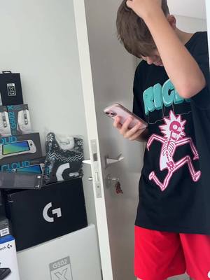 A post by @thewalkinkdad on TikTok caption: C’est pas possible @🐸Neyto 🐸 