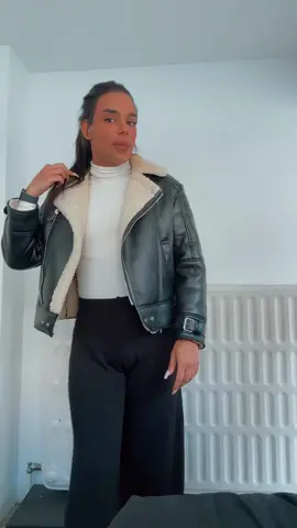 A post by @alperados1 on TikTok caption: #keşfetteyizzz #keşfet #beniöneçıkart #fyp @AnJi Arabova 