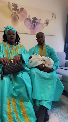 A post by @reinecoulibaly15 on TikTok caption: Mes amours #♥️🥹#♥️ #binguini_baghaka #palmer #pourtoi #224🇬🇳🇬🇳guineeprtoi #maman2025 #malitiktok🇲🇱 @Binguini Bakhaga @Tonton Pal #viral 