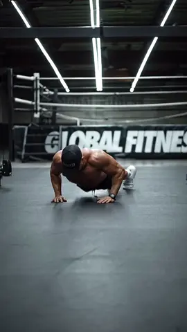 A post by @sipanzro on TikTok caption: #calisthenics #gym #sport #Fitness #Training #رياضة #لياقة #كمال_الاجسام 