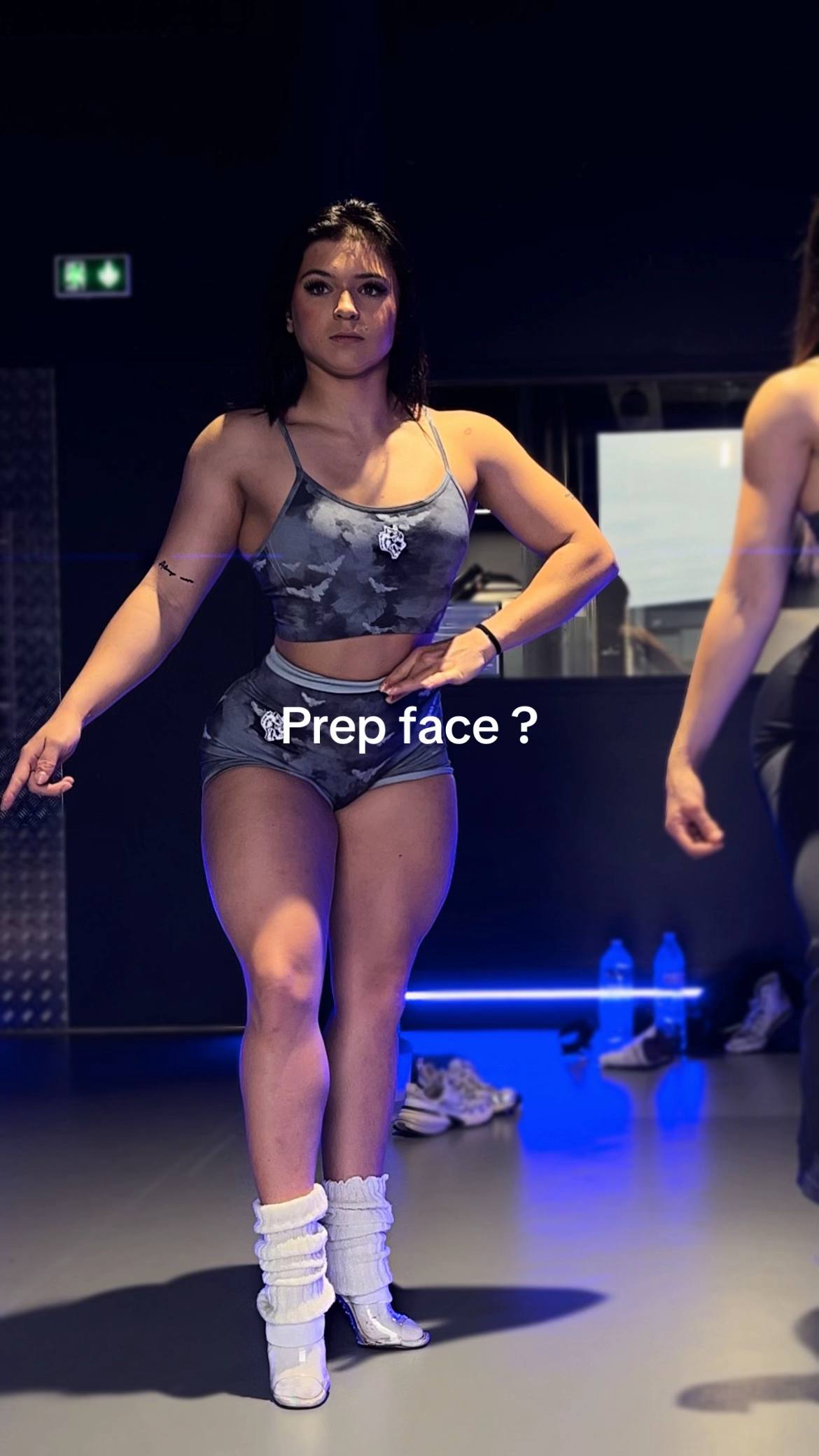 A post by @clairelec_fit on TikTok caption: La mort sur mon visage 💀 #prepface #gym #gymgirl 