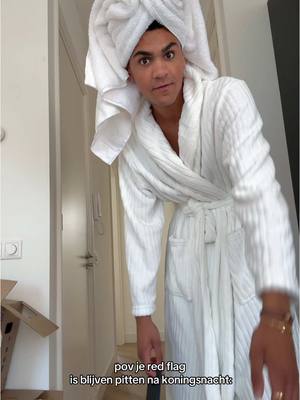 A post by @levivdb1 on TikTok caption: Meld je tot 24 april (12:00) aan doormiddel van een tiktok dm met: je naam, adres en telefoonnummer naar @Bolletje te sturen. De eerste 50 aanmeldingen zullen vervolgens een ontbijtbox ontvangen!!! (bezorgd op 26 april tussen 9 en 12)PS: je moet hiervoor wel in Amsterdam wonen #bolletje #beschuit #advertentie