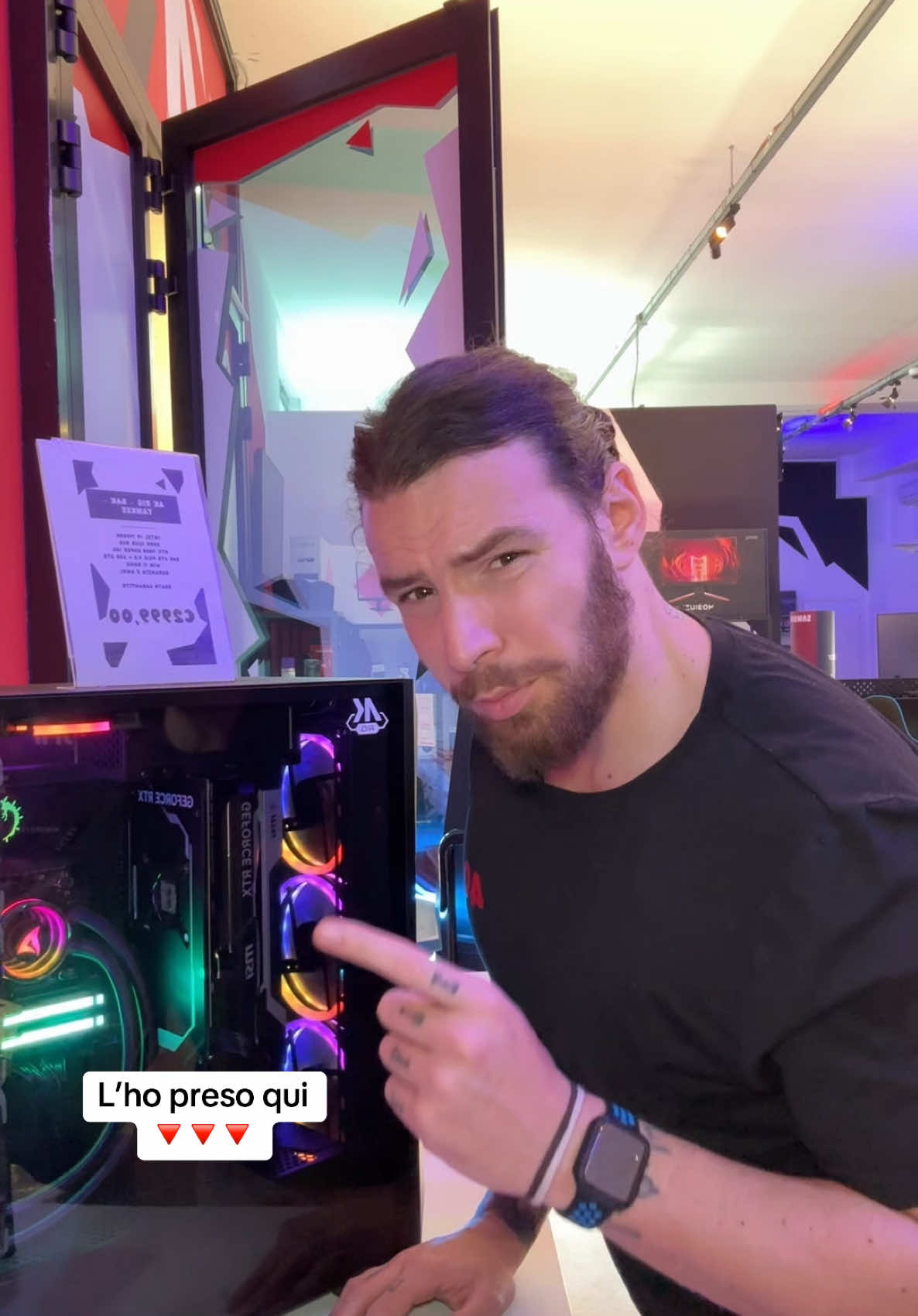 A post by @esportpalace on TikTok caption: Costano poco e rendono FPS 🤣😍 #tiktokshopitalia 