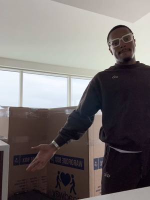 A post by @imdrebrown on TikTok caption: For elite hassle free moves, @Roadway Moving is the go to! #roadwaymoving