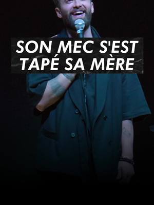 A post by @ninoarial on TikTok caption: Son mec s’est tapé sa mère (partie 1) 🎟️ En spectacle à Paris et dans toute la France 🎟️  Vous en voudriez à qui dans cette situation ?  #standup #humour #humoriste #impro #standupcomedy #spectacle #comedy #couple #ninoarial #mariage 