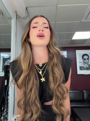 A post by @lolalolita on TikTok caption: Estoy enamorada de esta canción 