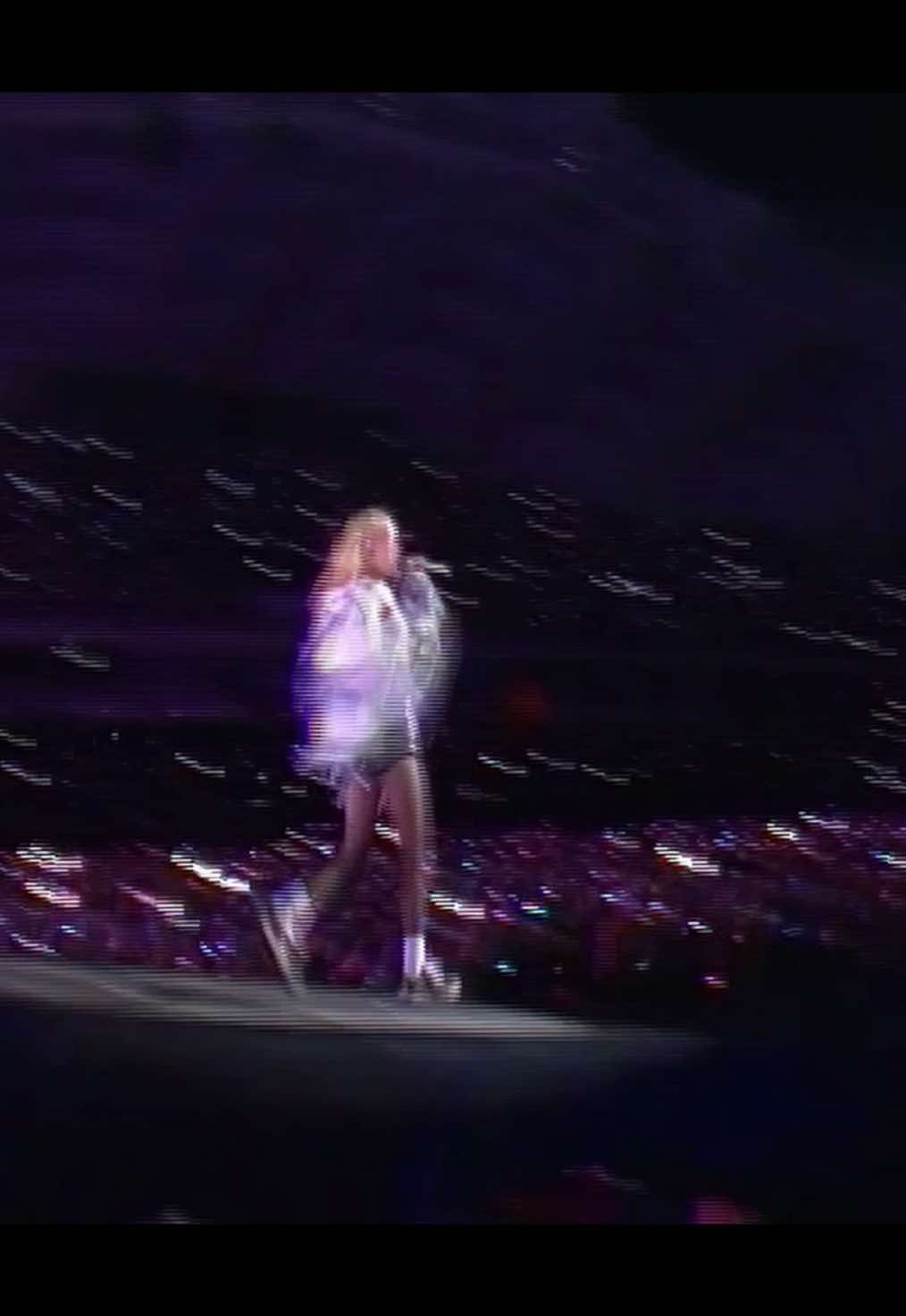 A post by @coldplay on TikTok caption: #APT #ROSÉ #ColdplaySeoul  