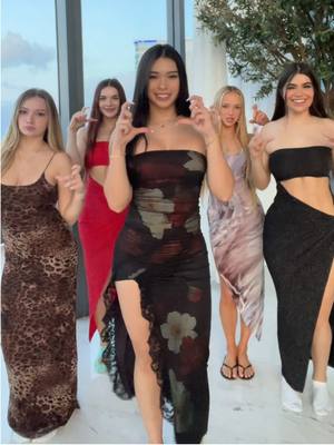 A post by @aishah on TikTok caption: 📸 @Alina Rose @ava ☆ @julia❣️ @summer 