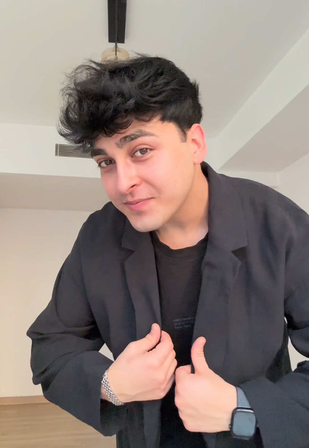 A post by @barisresmiii on TikTok caption: hayat şaşırtır hep zaten ✨