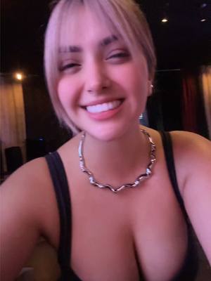 A post by @arigameplays on TikTok caption: LLEGO EL DÍA! Acompáñame por twitch, habrá muchas sorpresas 💓🍓