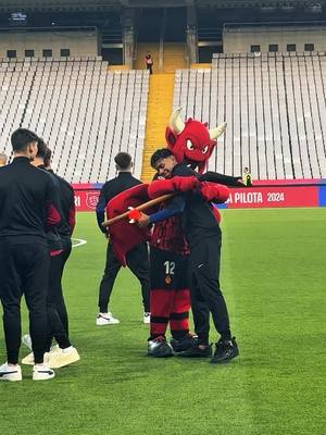 A post by @realmallorcaoficial on TikTok caption: Esperemos que te haya gustado el regalo de Dimonió, @Lamine Yamal 👹